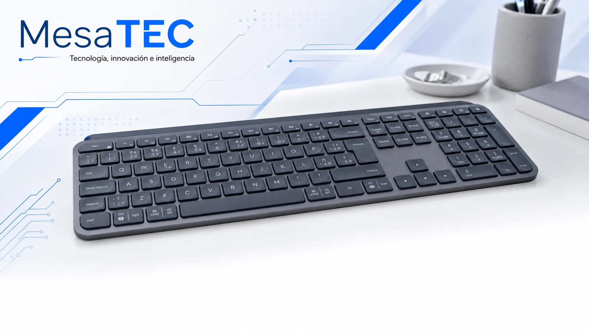 Logitech MX Keys S en imagen de producto MesaTEC generada con Image 2.0