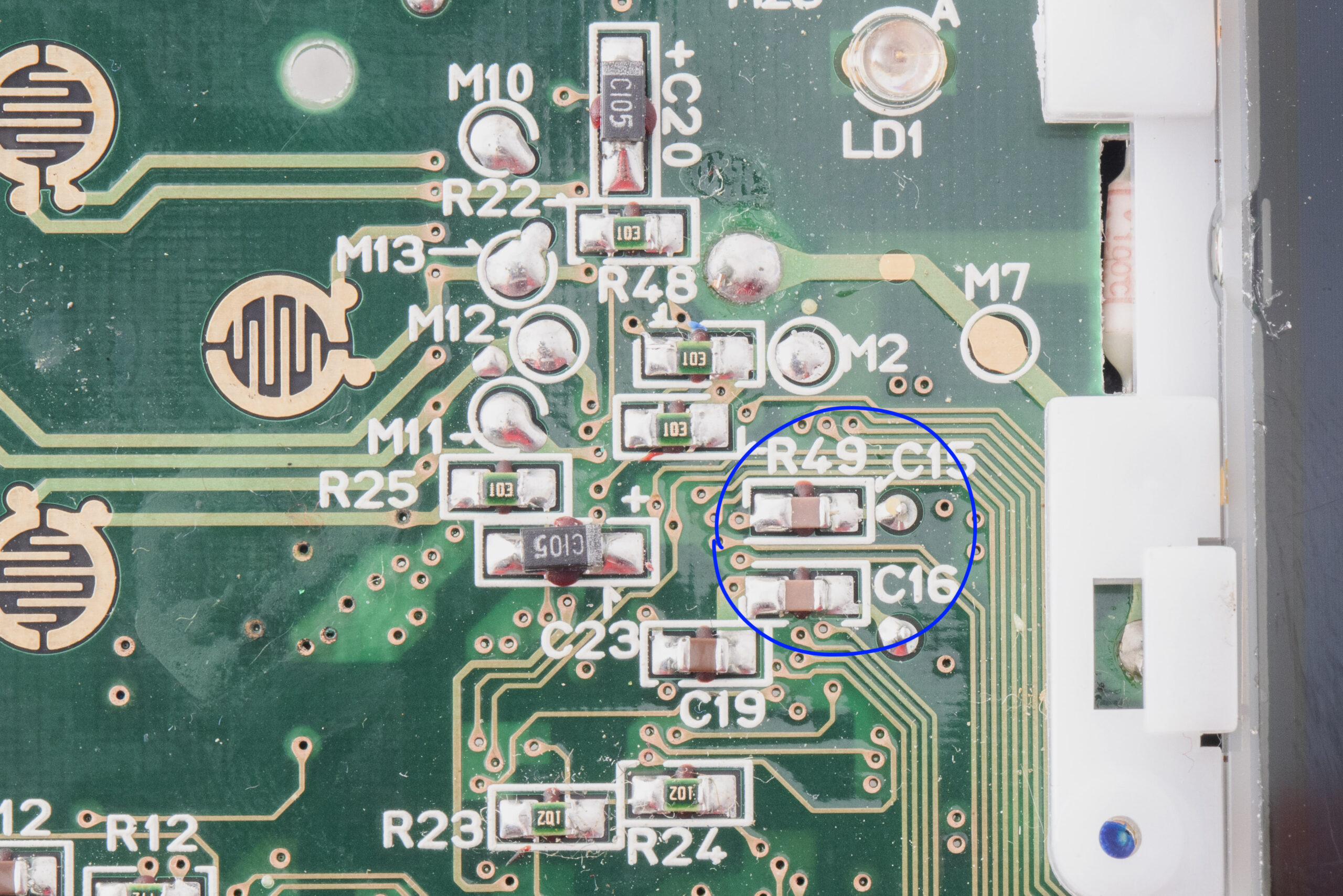 Componentes inferiores del circuito de reloj de Game Gear