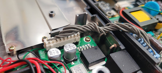 Placa de alimentación USB-C instalada en Sega Game Gear